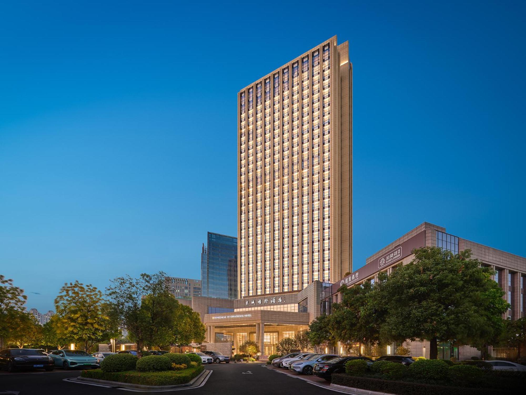 Dongguan Dongcheng International Hotel - Free Shuttle Buses For Executive Room Guests During Canton Fair Εξωτερικό φωτογραφία