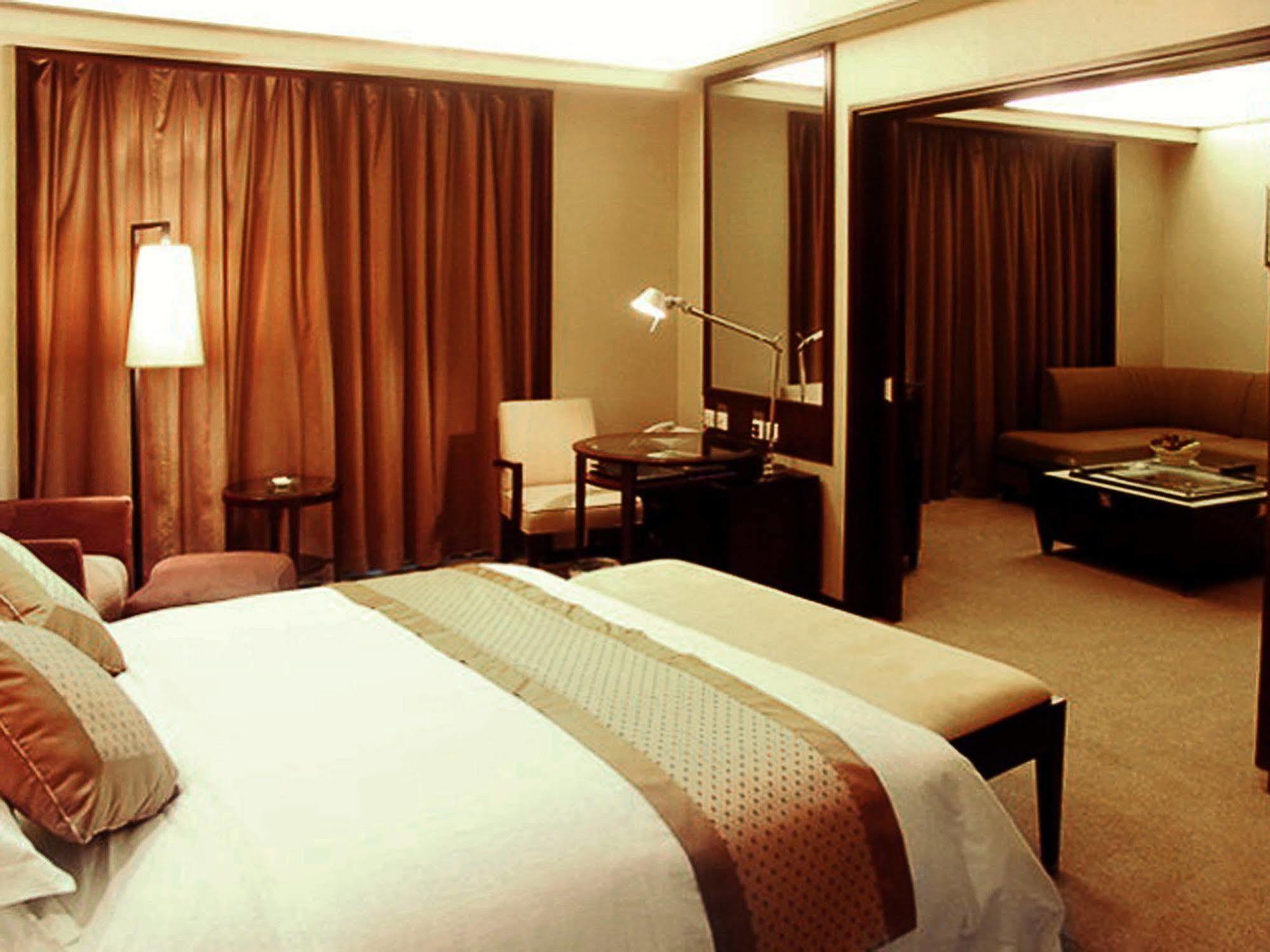 Dongguan Dongcheng International Hotel - Free Shuttle Buses For Executive Room Guests During Canton Fair Εξωτερικό φωτογραφία