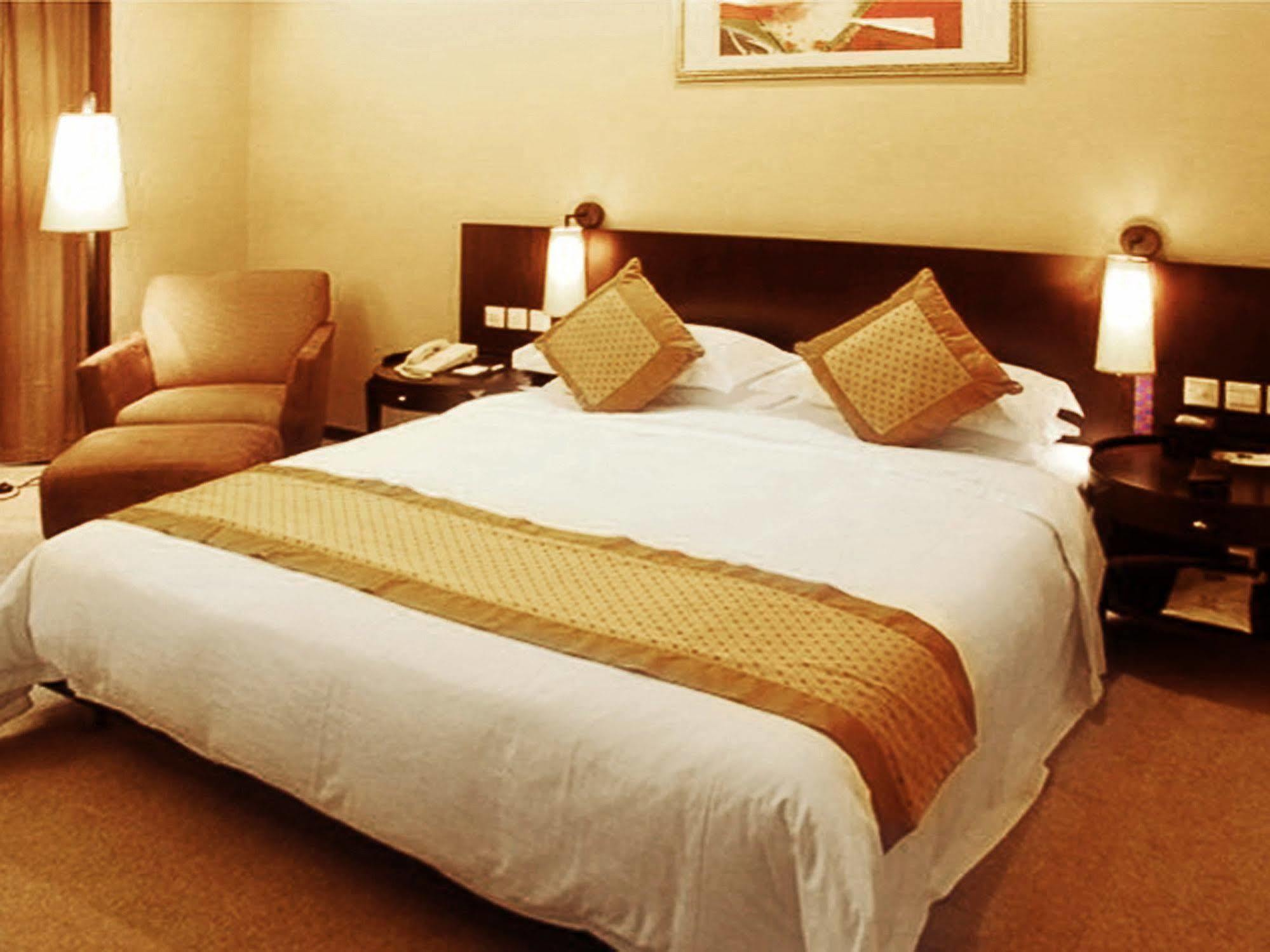 Dongguan Dongcheng International Hotel - Free Shuttle Buses For Executive Room Guests During Canton Fair Εξωτερικό φωτογραφία