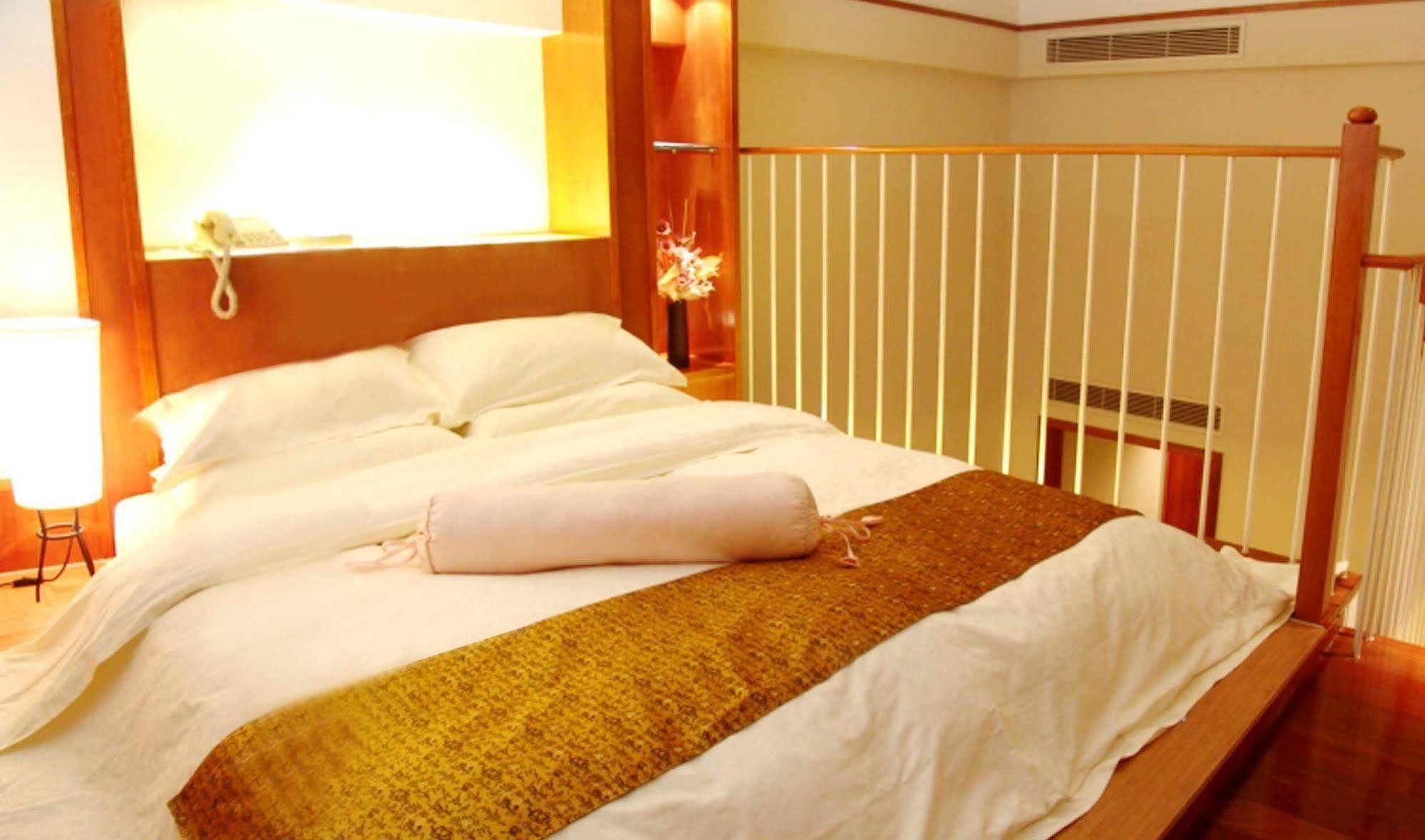 Dongguan Dongcheng International Hotel - Free Shuttle Buses For Executive Room Guests During Canton Fair Εξωτερικό φωτογραφία